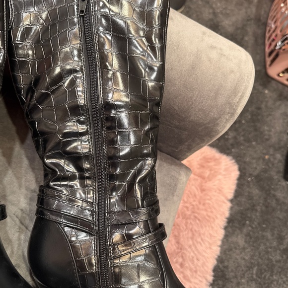 Black heeled high embossed - Picture 5 of 8